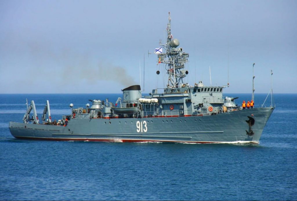 UAWire - Ukrainian Navy Sinks Russian Minesweeper In Sevastopol