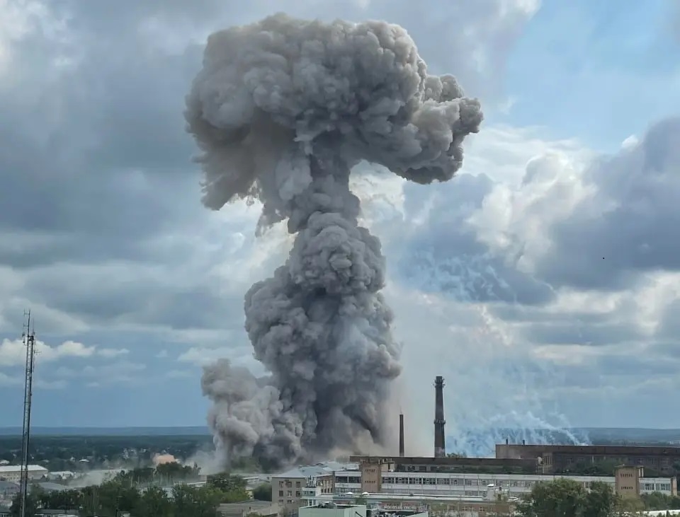 UAWire - Military optics plant near Moscow rocked by powerful explosions