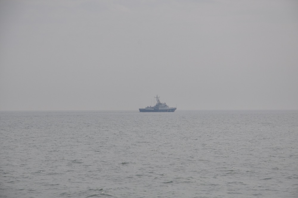 UAWire - Russian FSB ships escort Ukrainian tugboat through the Sea of Azov