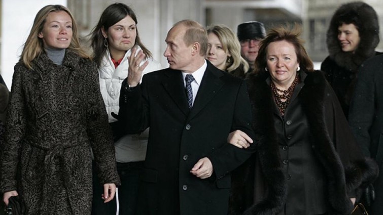 UAWire Putin’s eldest daughter Maria Vorontsova appeared