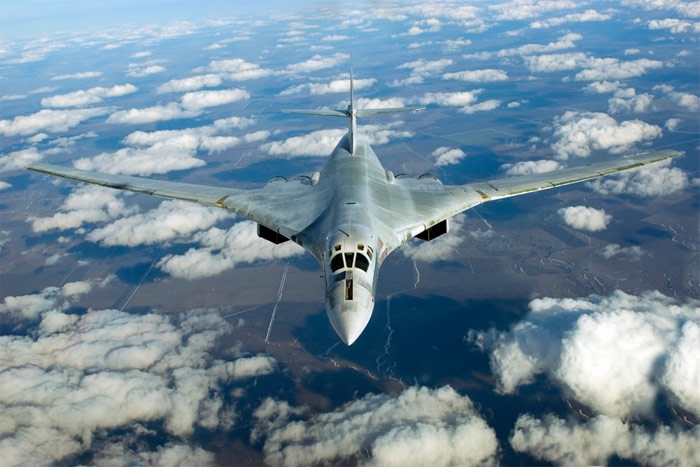 UAWire - Russia wants to arm Tu-160 bombers with Kinzhal hypersonic