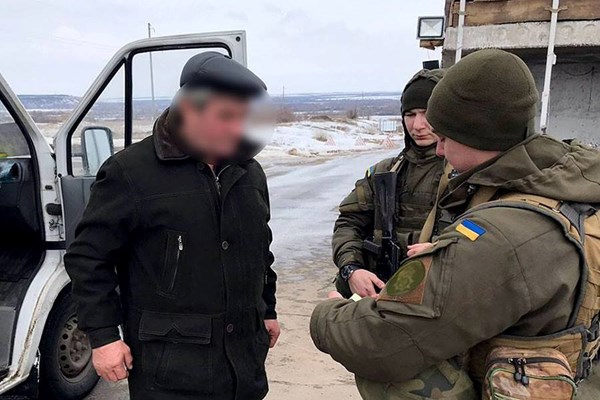 Uawire - Ukrainian Border Guards Detain Russian Mercenary At Luhansk 