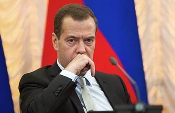 Uawire Russian Media Medvedev Resigned After Failing To Reach Compromise With Putin On